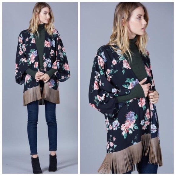 ✨NEW Boutique Floral Fringe Boho Kimono - Picture 3 of 5